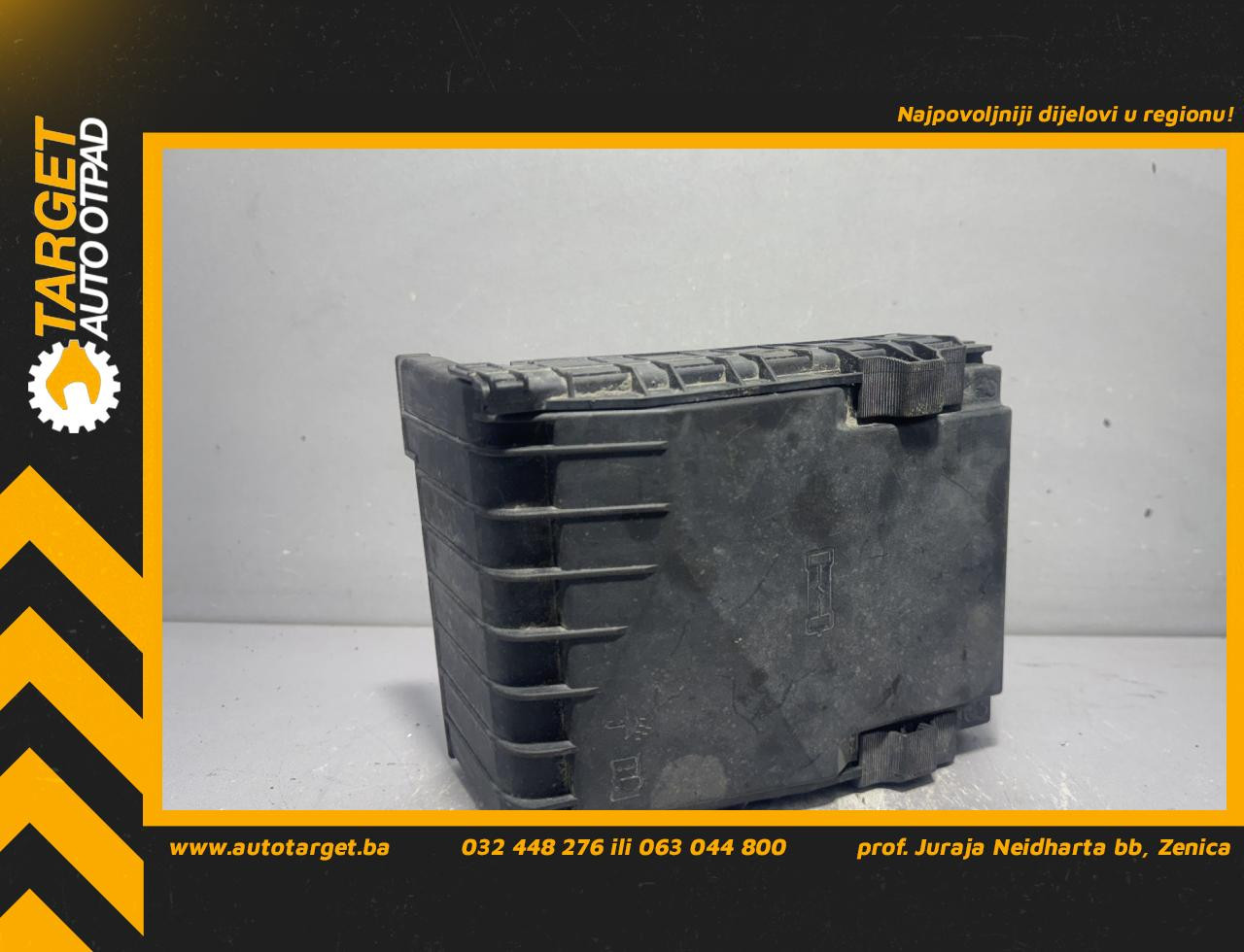DIJELOVI PLASTIKA VW CADDY > 10-15 1K0937132F