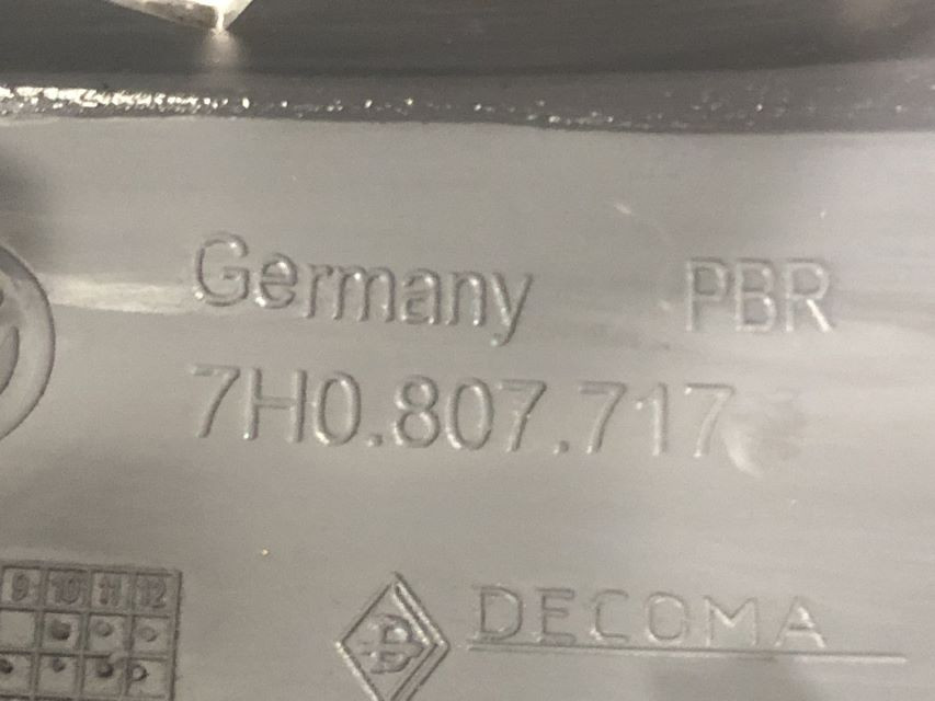DIJELOVI PLASTIKA BRANIKA VW T5 > 03-09 7H0807717