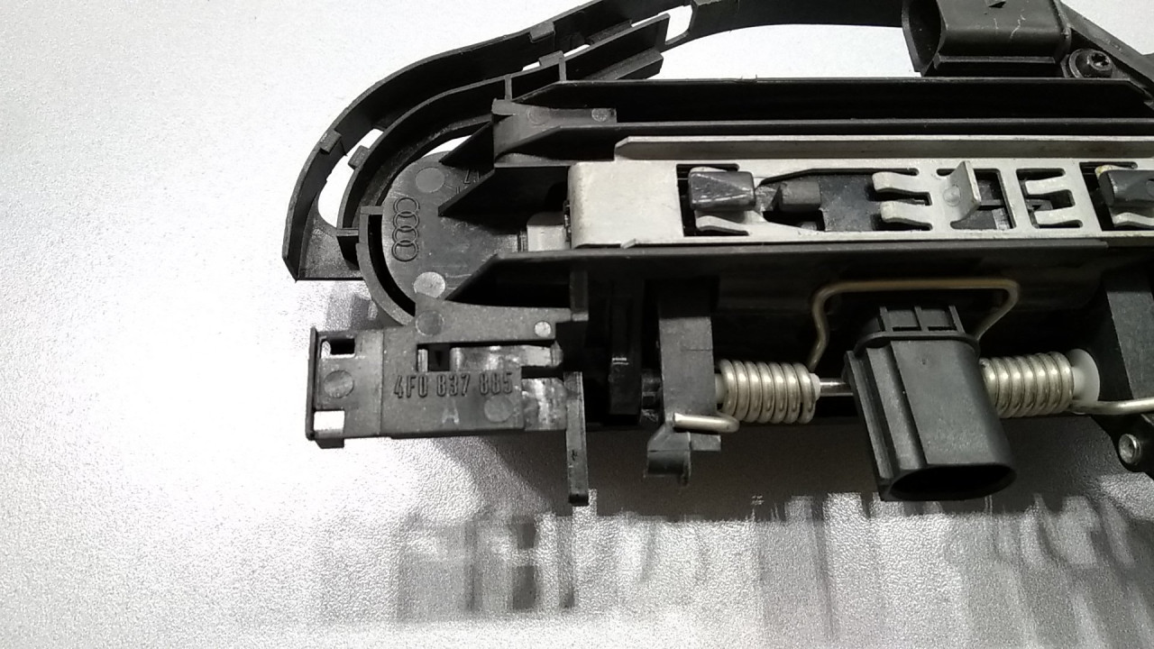 DIJELOVI RUCKA VRATA AUDI A6 > 04-08 4F0837885