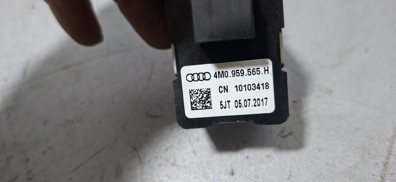 DIJELOVI PREKIDAC AUDI A4 (B9) > 15-18 2.0 4M0959565H