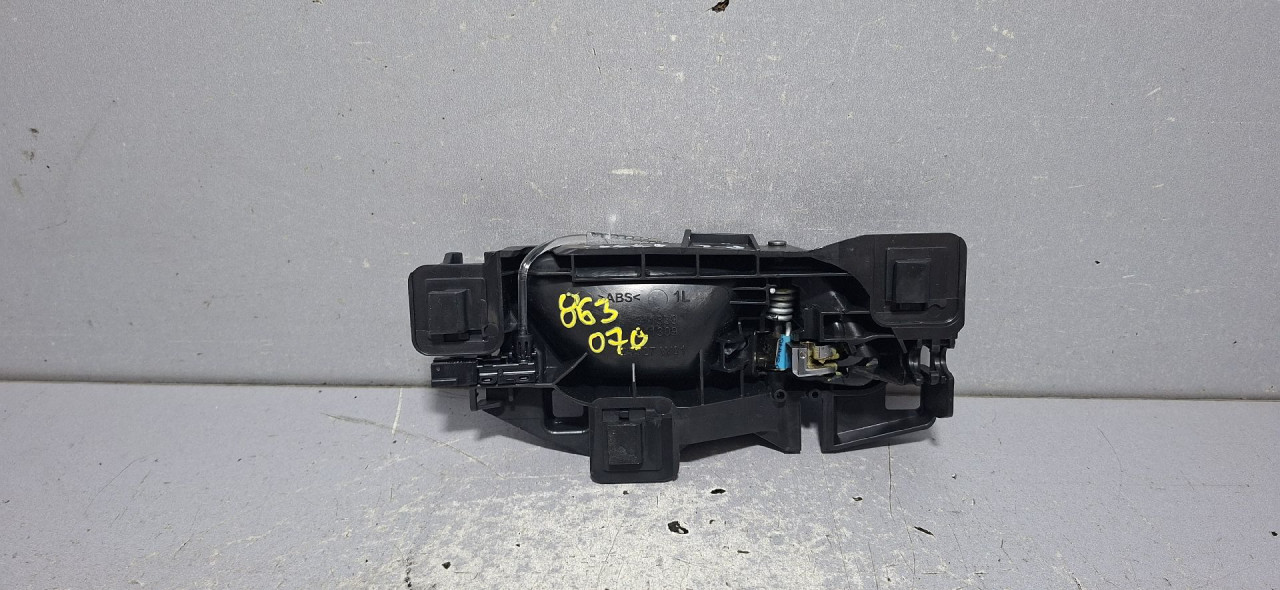 DIJELOVI UNUTRASNJA RUCKA VRATA PEUGEOT 308 > 13-17 1.6 98000003