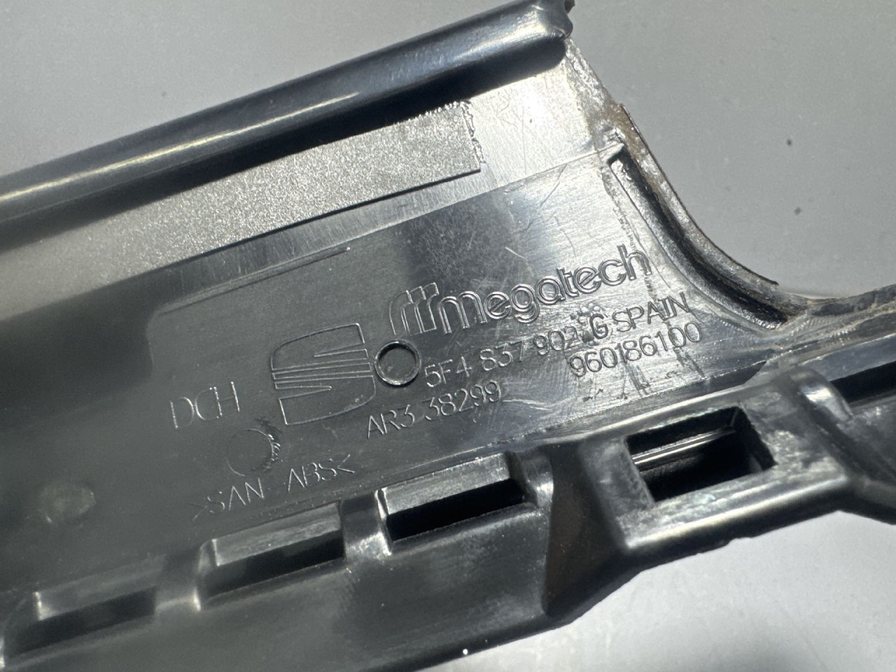 DIJELOVI LAJSNA SEAT LEON > 13-16 5F4837902G