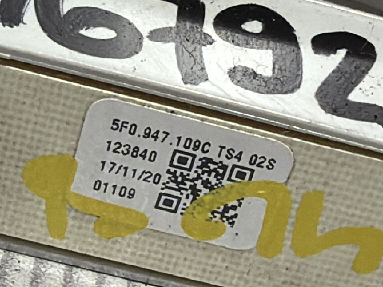 DIJELOVI RASVJETA U KABINI VW T-ROC > 17- 1.0 5F0947109C