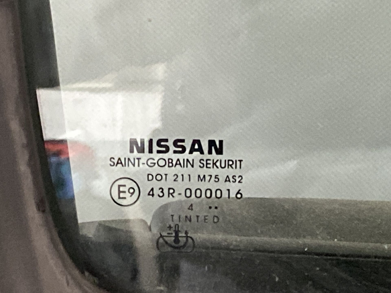 DIJELOVI STAKLO NISSAN NAVARA PATHFINDER > 10-15
