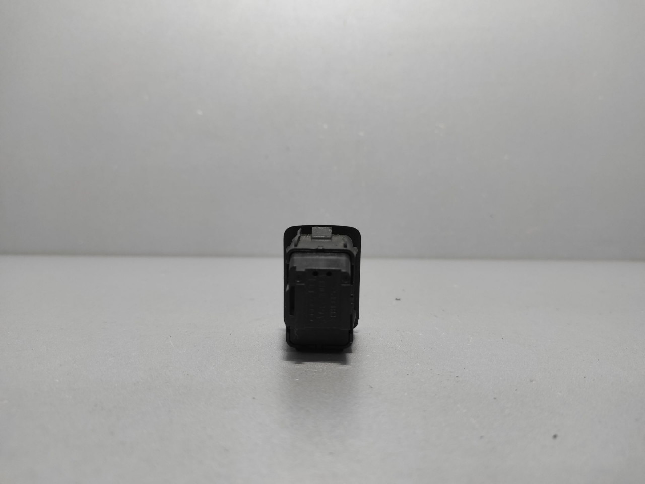 DIJELOVI PREKIDAC AUDI A4 (B8) > 12-15 4F0962109B