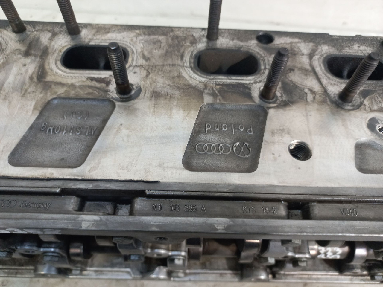 DIJELOVI DEKLO VW PASSAT B7 > 10-14 03L103286A