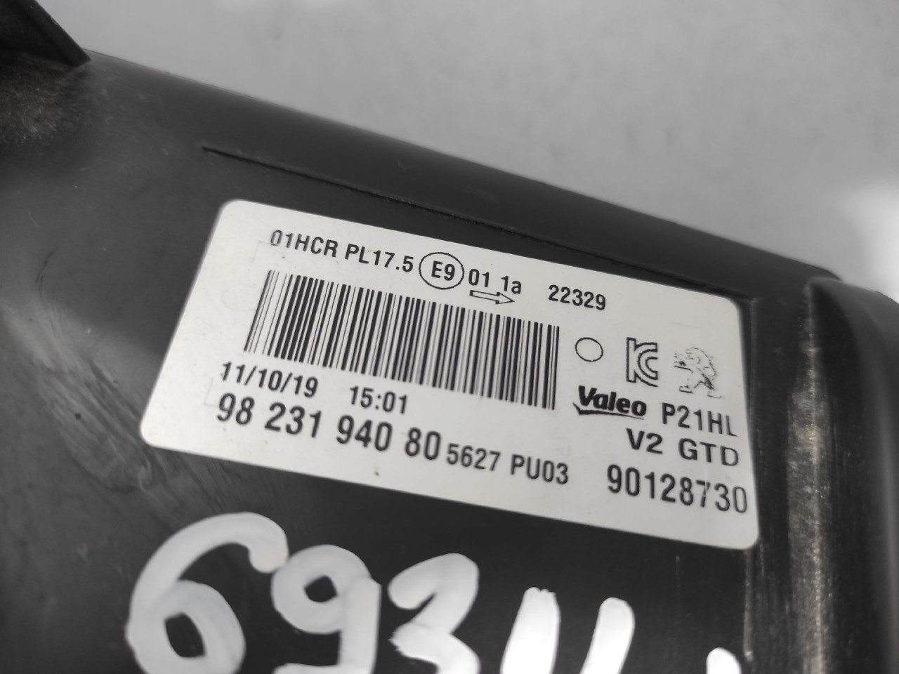 DIJELOVI FAR PEUGEOT 208 > 19- 9823194080