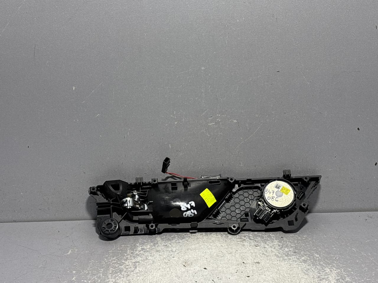 DIJELOVI UNUTRASNJA RUCKA VRATA AUDI A6 4K > 18- 4K0839020