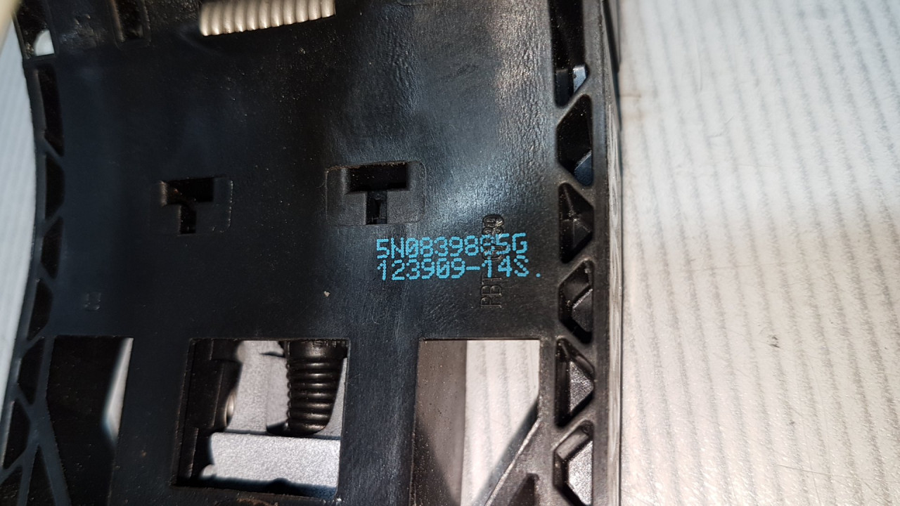DIJELOVI RUCKA VRATA VW GOLF 6 > 08-12 5N0839885G