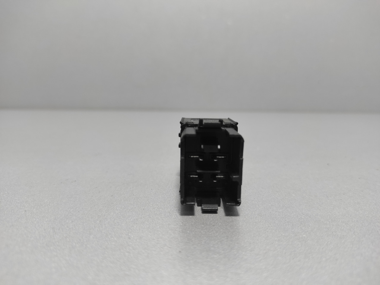 DIJELOVI PREKIDAC VW PASSAT B6 > 05-10 3C8953509