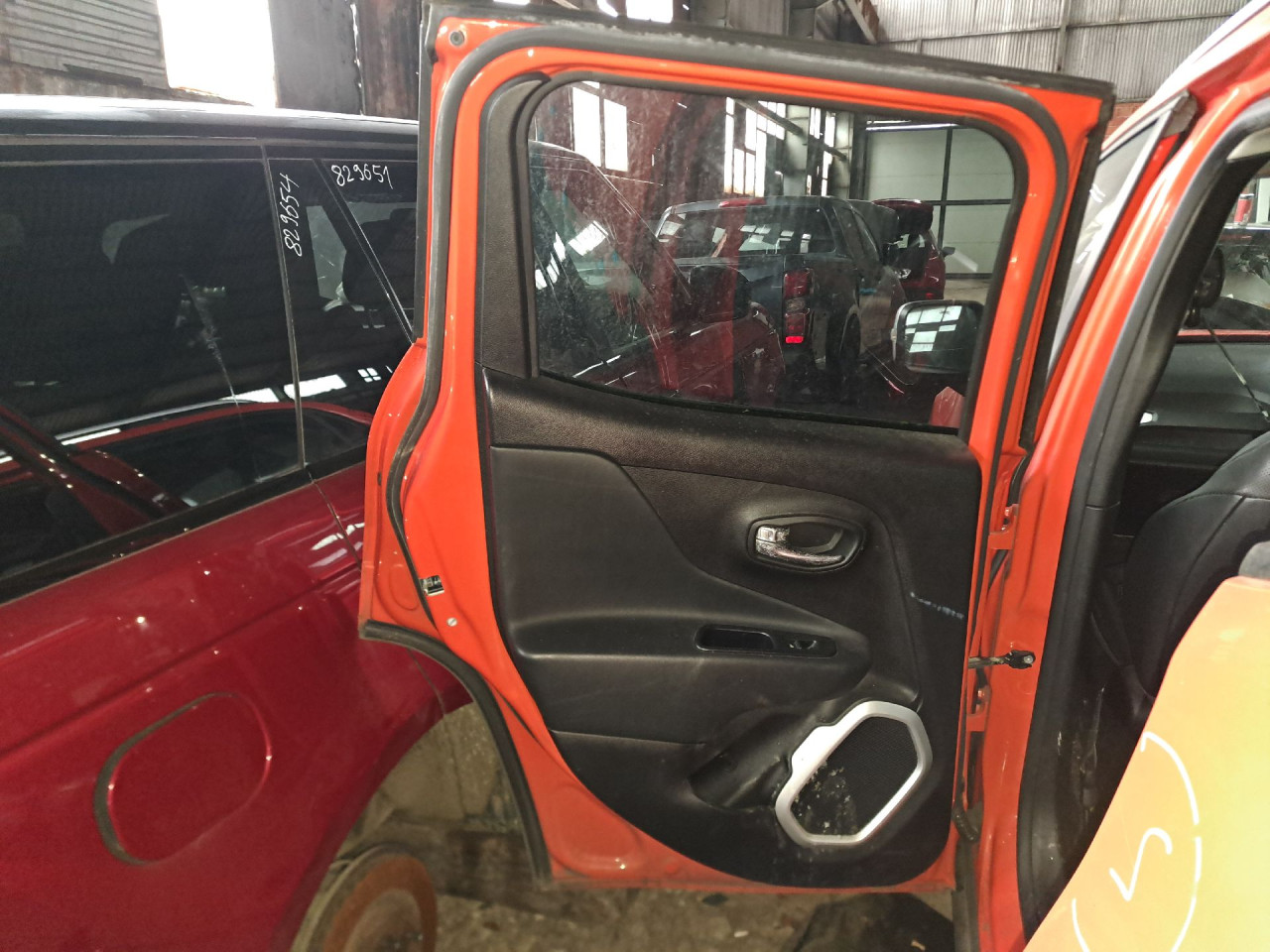 DIJELOVI VRATA JEEP RENEGADE > 14-