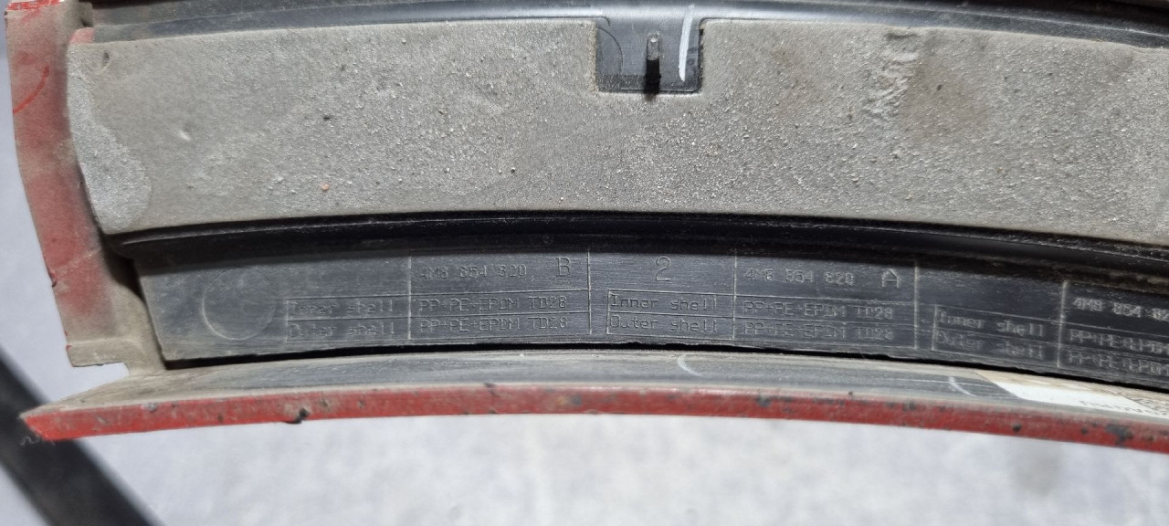 DIJELOVI RUB BLATOBRANA AUDI Q8 > 18- 4M8854820B