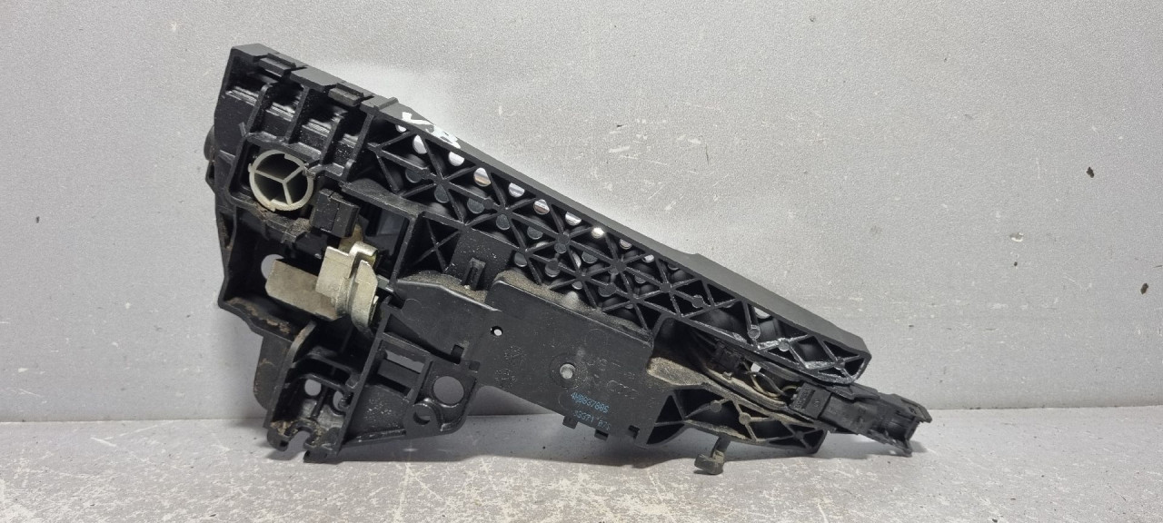 DIJELOVI RUCKA VRATA AUDI A6 4G > 14-18 4H0837885