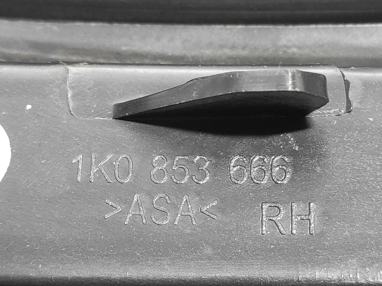 RESETKA BRANIKA VW GOLF 5 > 03-08 1K0853666