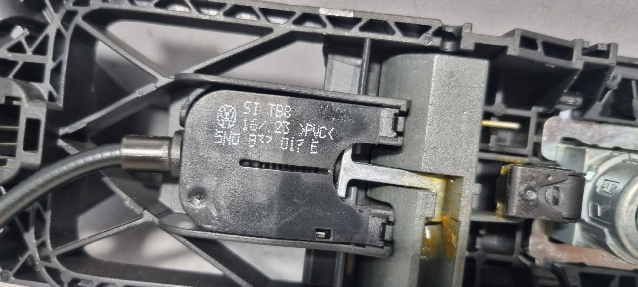 RUCKA VRATA AUDI A3 (8Y) > 20 -  5N0837017E