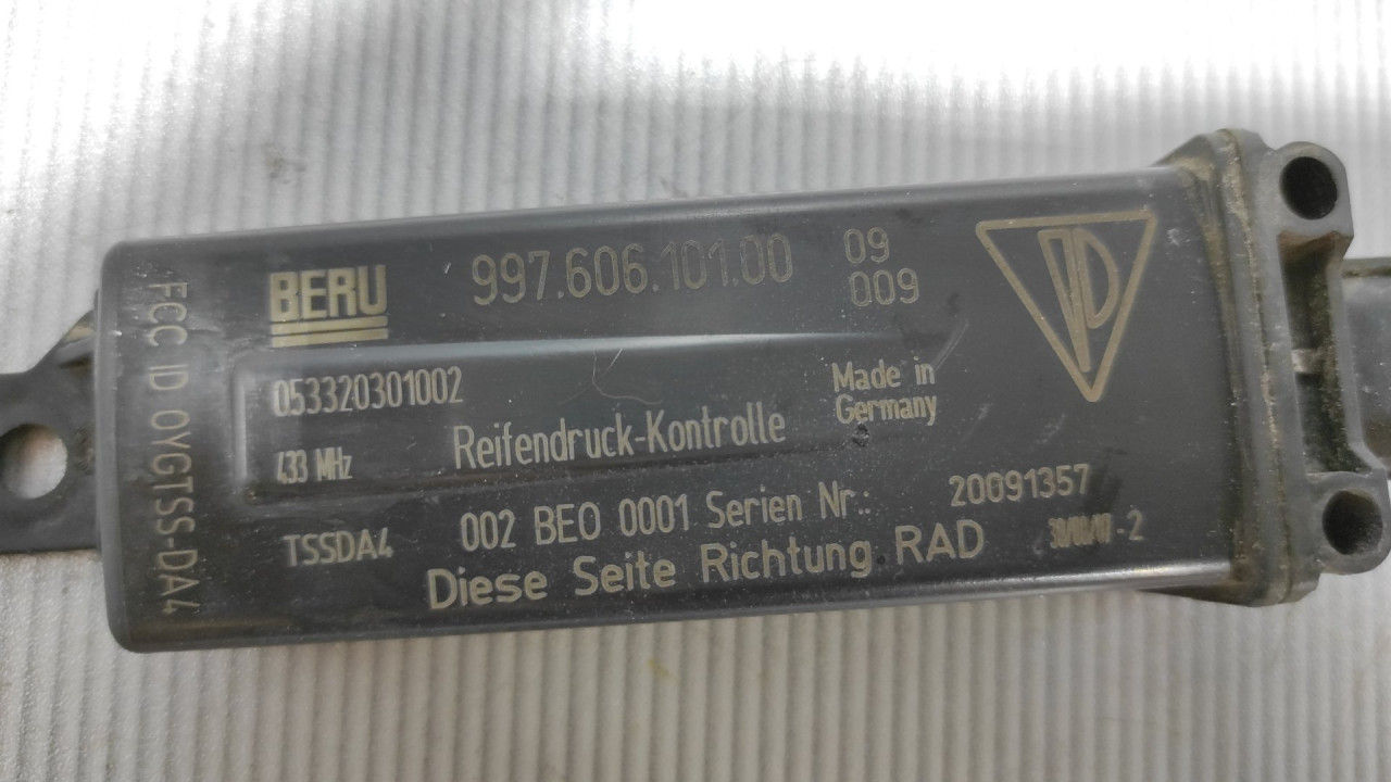 DIJELOVI ANTENA PORSCHE 911 > 05-12 99760610100