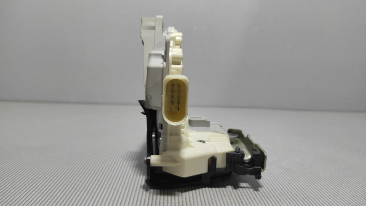 DIJELOVI BRAVA VRATA AUDI A6 4G > 11-14 4G0839015