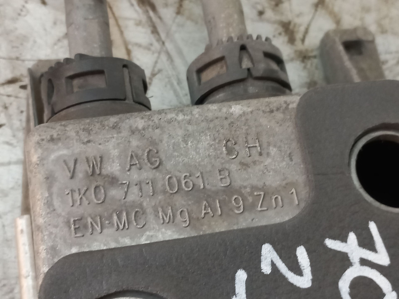 DIJELOVI SALTEBLA SKODA OCTAVIA > 04-08 1.6 1K0711061B