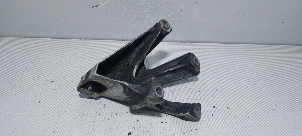 NOSAC MOTORA VW PASSAT B5 > 96-00 8E0199307F