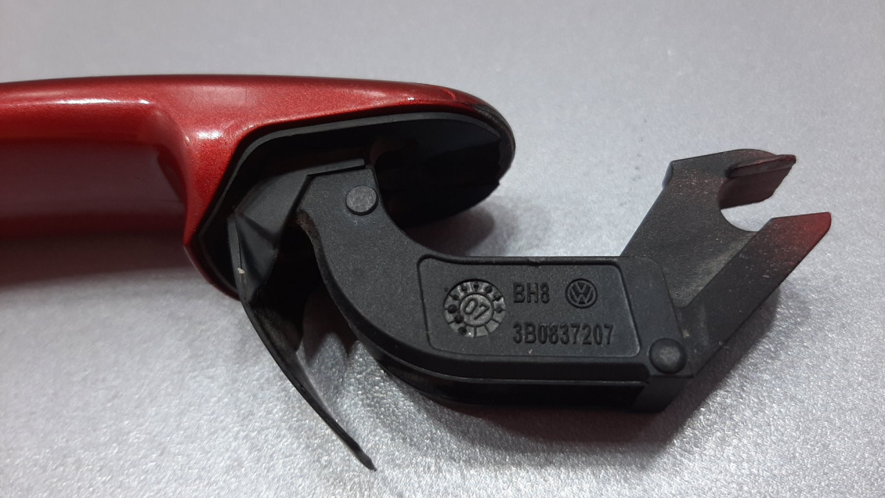 DIJELOVI RUCKA VRATA VW GOLF 5 > 03-08 3B0837207
