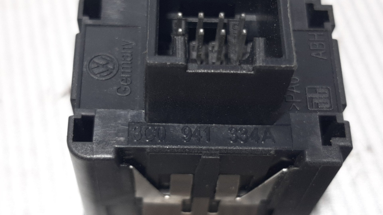 DIJELOVI PREKIDAC VW PASSAT B6 > 05-10 3C0941334A