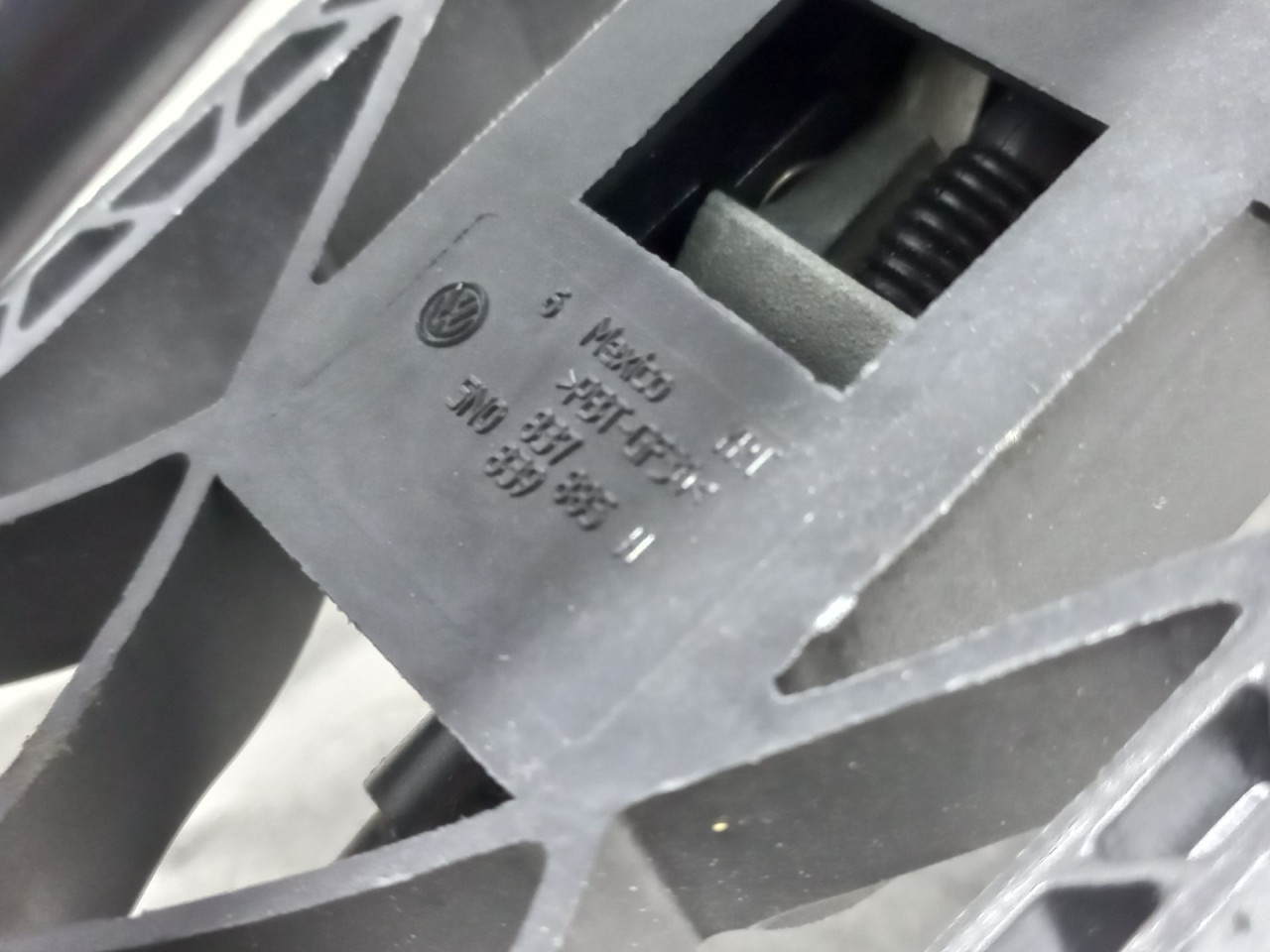 DIJELOVI RUCKA VRATA VW GOLF 6 > 08-12 5N0837885H