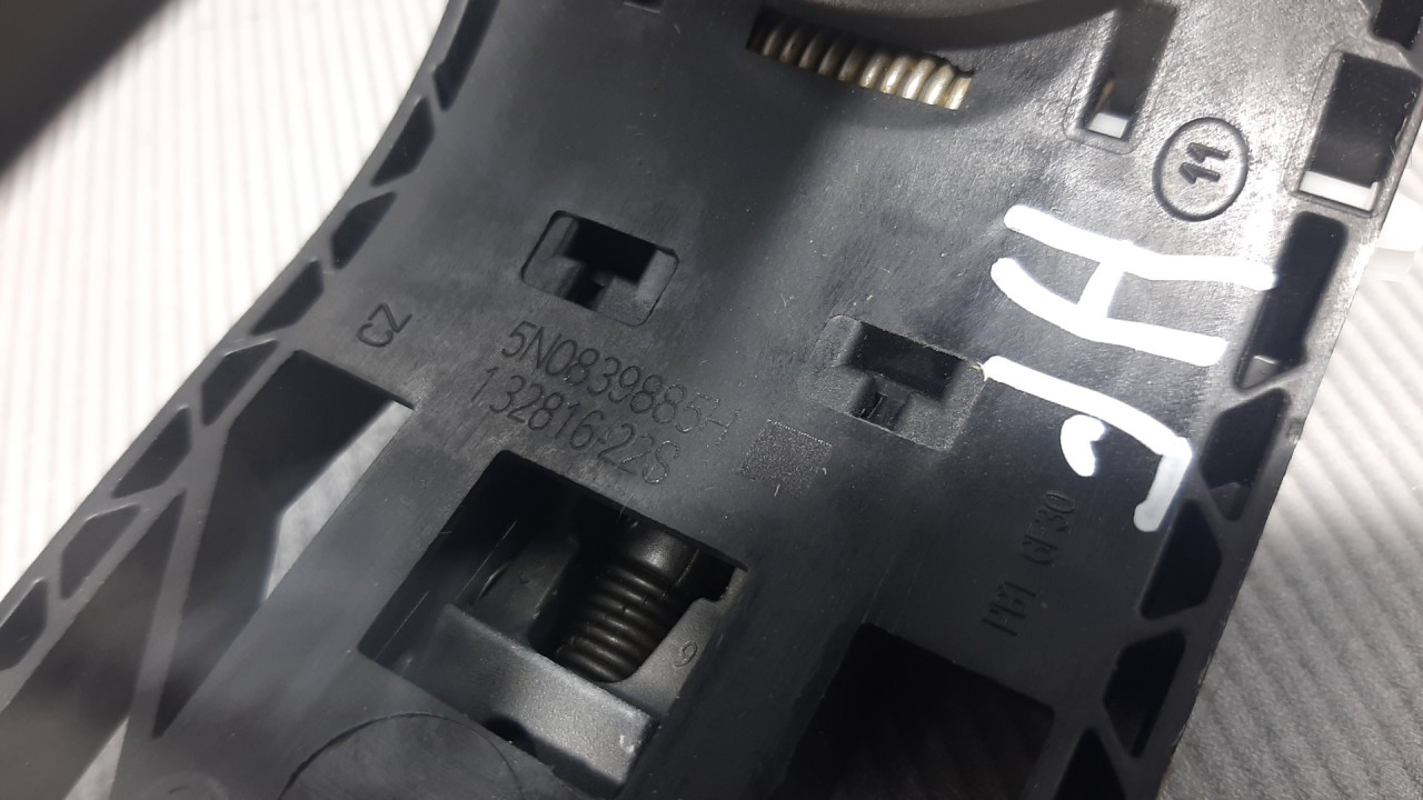 DIJELOVI RUCKA VRATA SEAT LEON > 13-16 5N0839885H