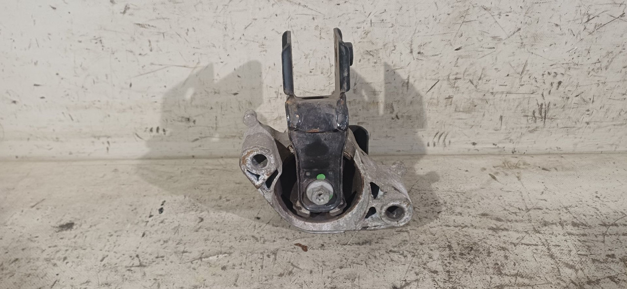 DIJELOVI NOSAC MOTORA PEUGEOT 3008 > 16-20 2.0 9804890680