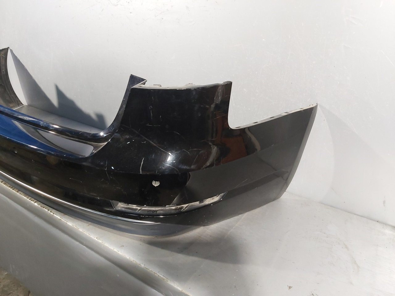 DIJELOVI BRANIK AUDI A4 (B9) > 15-18 8W9807511J