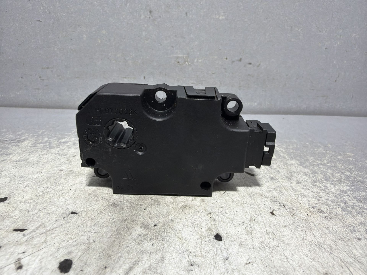 DIJELOVI MOTORIC KLAPNE AUDI A4 (B9) > 19- ET416003