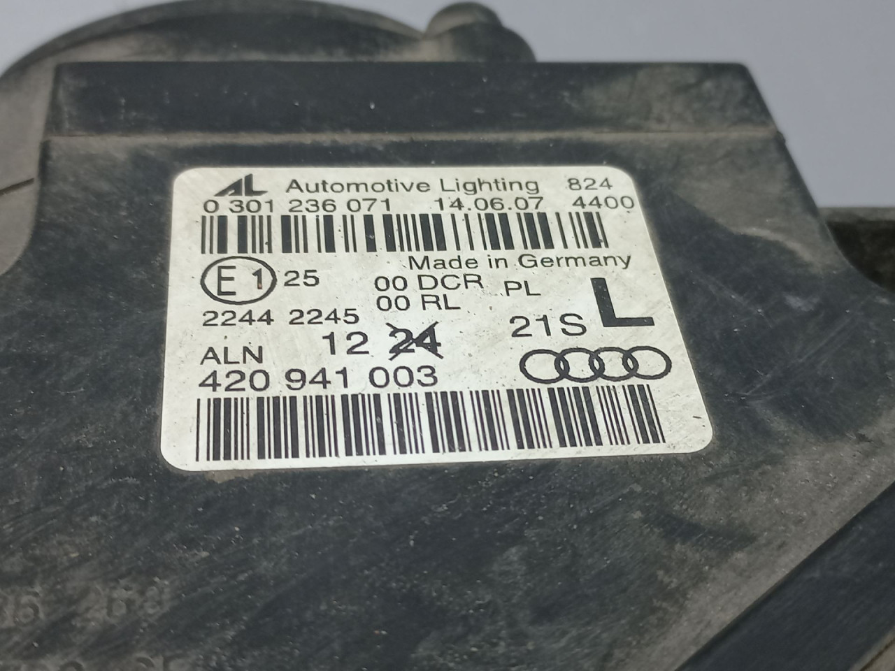 DIJELOVI FAR OSTECEN AUDI R8 > 10-12 420941003