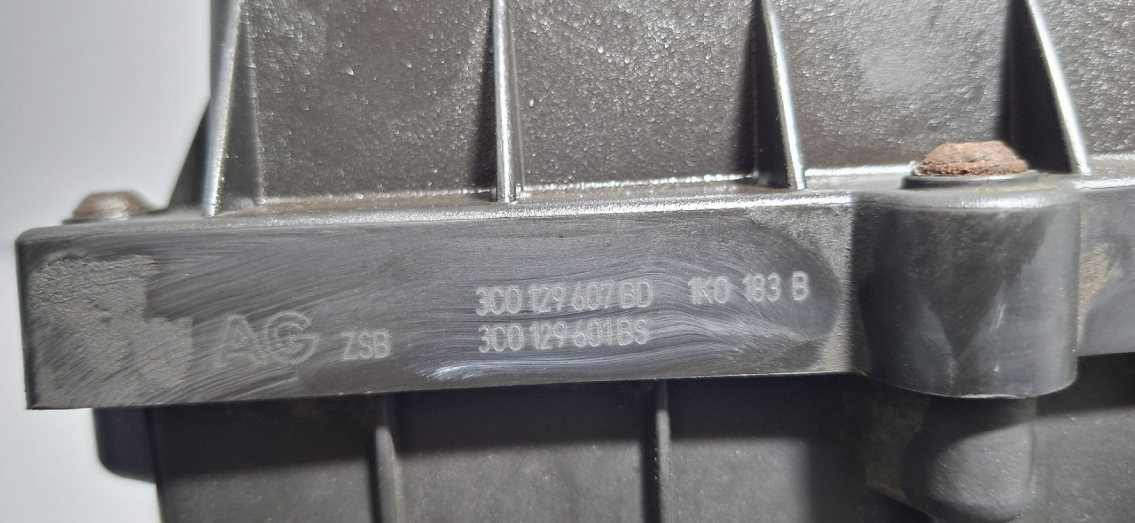 DIJELOVI KUCISTE FILTERA ZRAKA VW GOLF 6 > 08-12 3C0129607BD