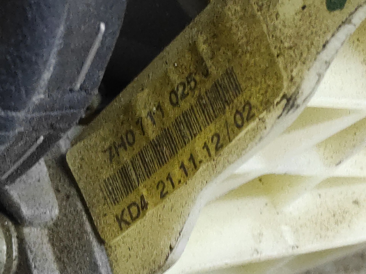 DIJELOVI SALTEBLA VW T5 > 09-15 7H0711025J