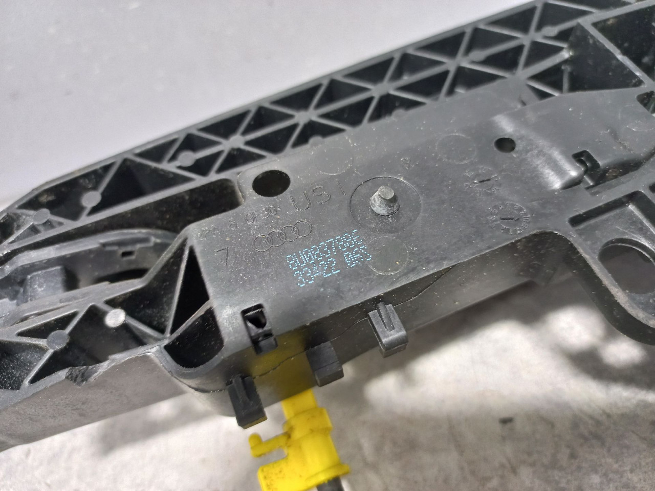 DIJELOVI RUCKA VRATA AUDI Q3 > 11-15 8U0837886