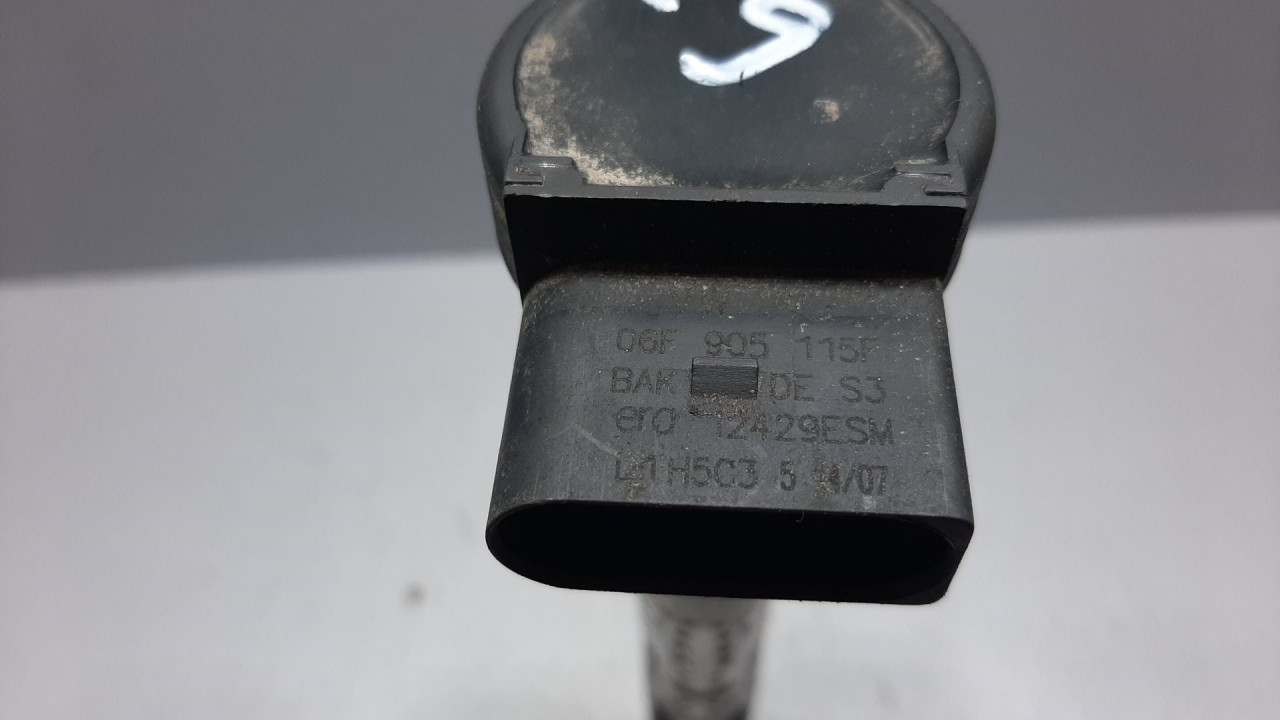 DIJELOVI BOMBINA AUDI A4 (B7) > 04-07 06F905115F