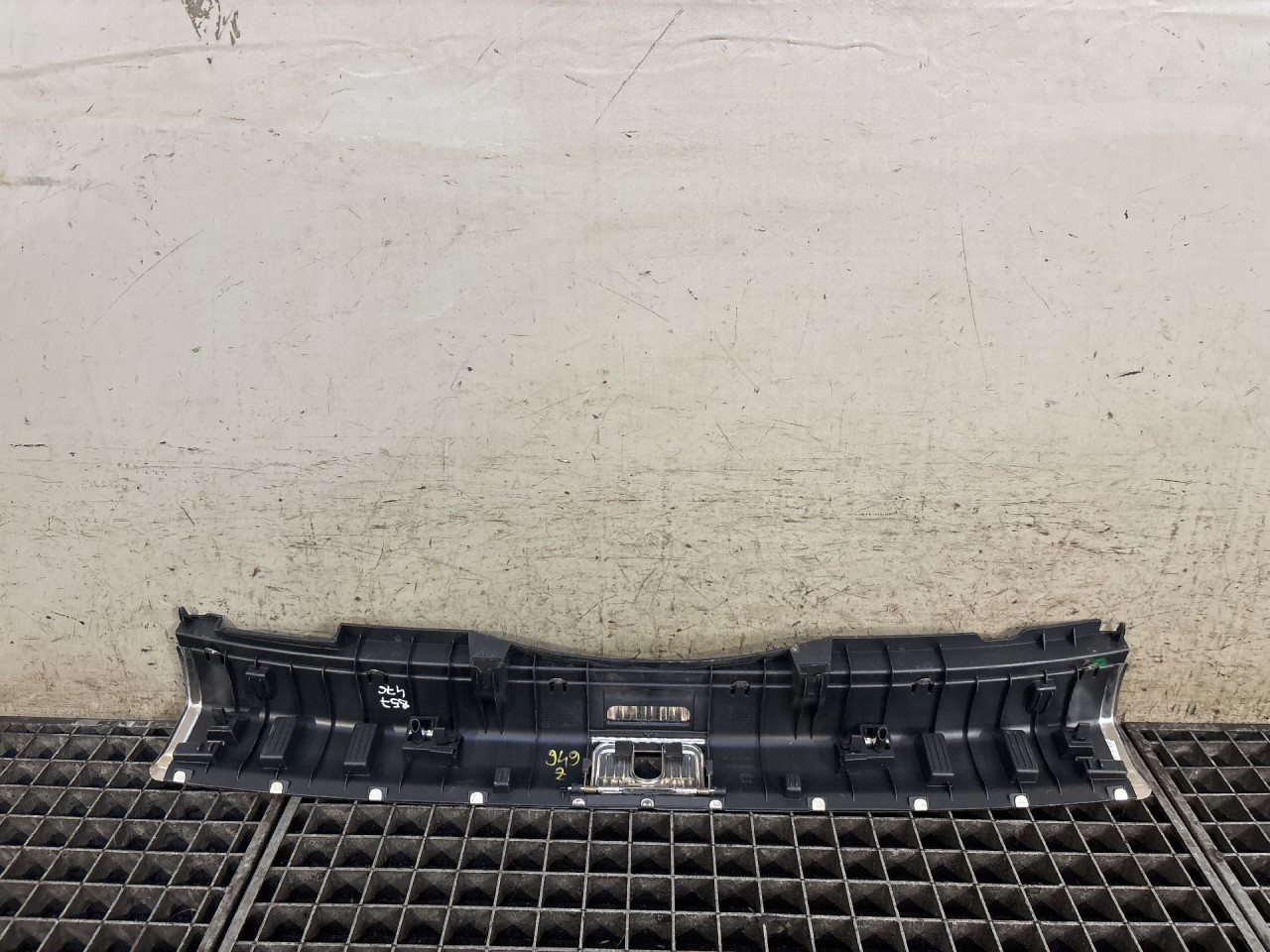 DIJELOVI PLASTIKA AUDI A4 (B9) > 19- 8W9864513