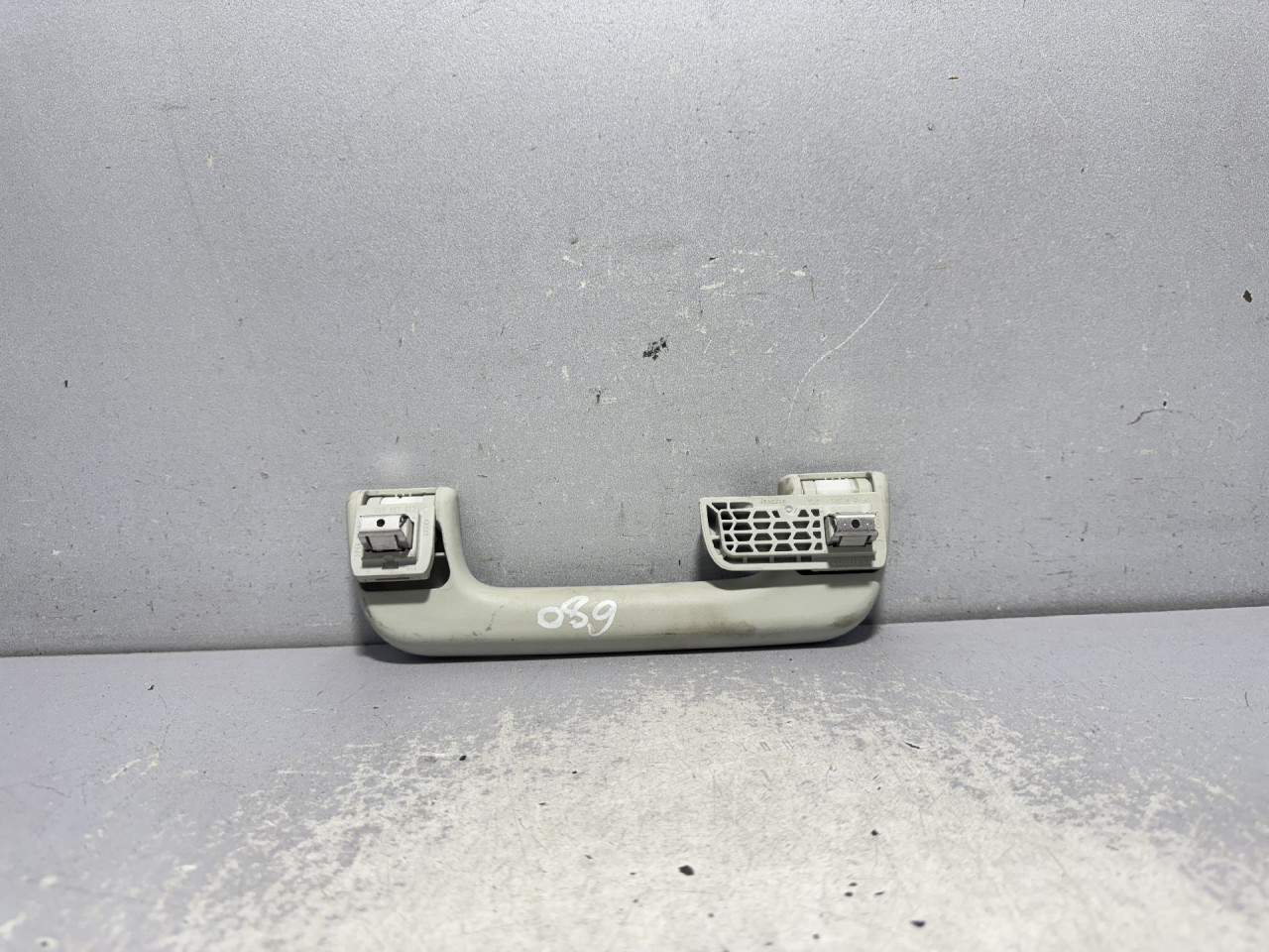 DIJELOVI KROVNA RUCKA AUDI Q3 > 11-15 2.0 8R0857607J