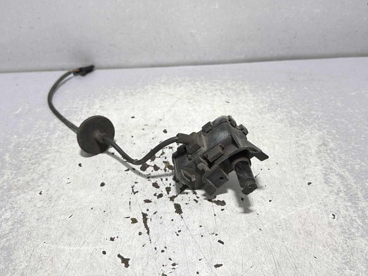 MOTORIC POKLOPCA REZERVOARA VW POLO > 09-14 6R0810773B