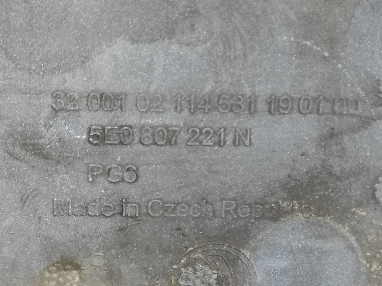 BRANIK OSTECEN SKODA OCTAVIA > 17-19 5E0807221N