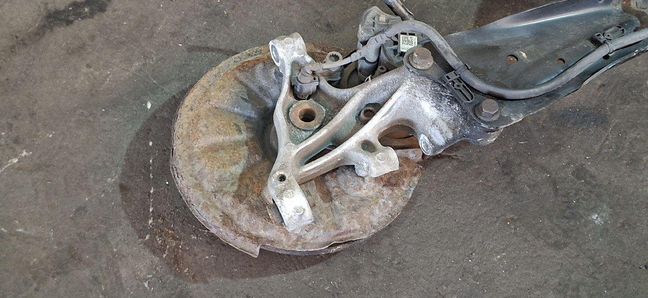 DIJELOVI GLAVCINA VW PASSAT B8 > 14-19 3Q0505433H