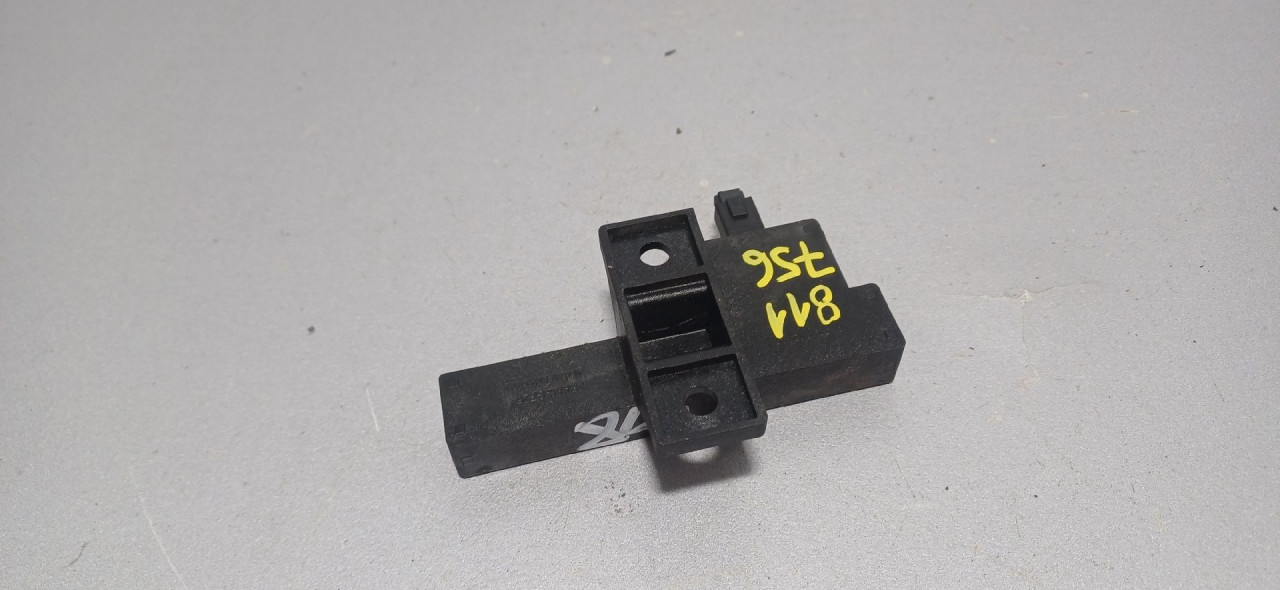 DIJELOVI ANTENA AUDI A6 4G > 14-18 8K0907247