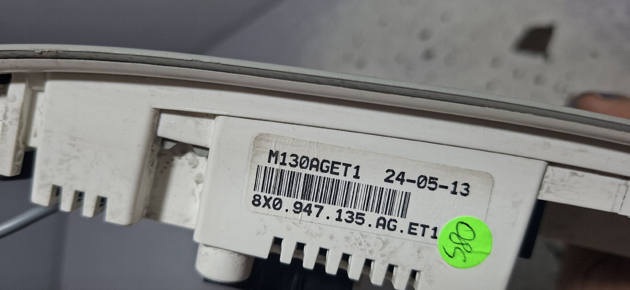 DIJELOVI RASVJETA U KABINI AUDI Q3 > 11-15 2.0 8X0947135AG