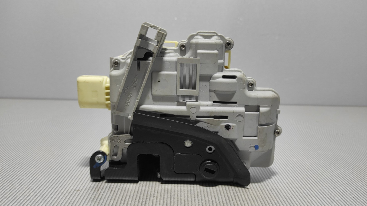 BRAVA VRATA VW PASSAT B6 > 05-10 3C4839016A