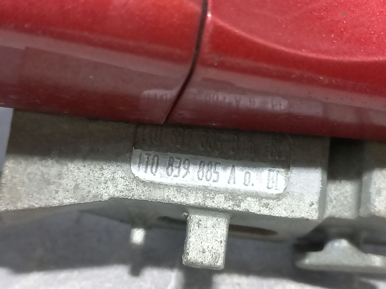 DIJELOVI RUCKA VRATA VW TOURAN > 06-10 1T0839885A