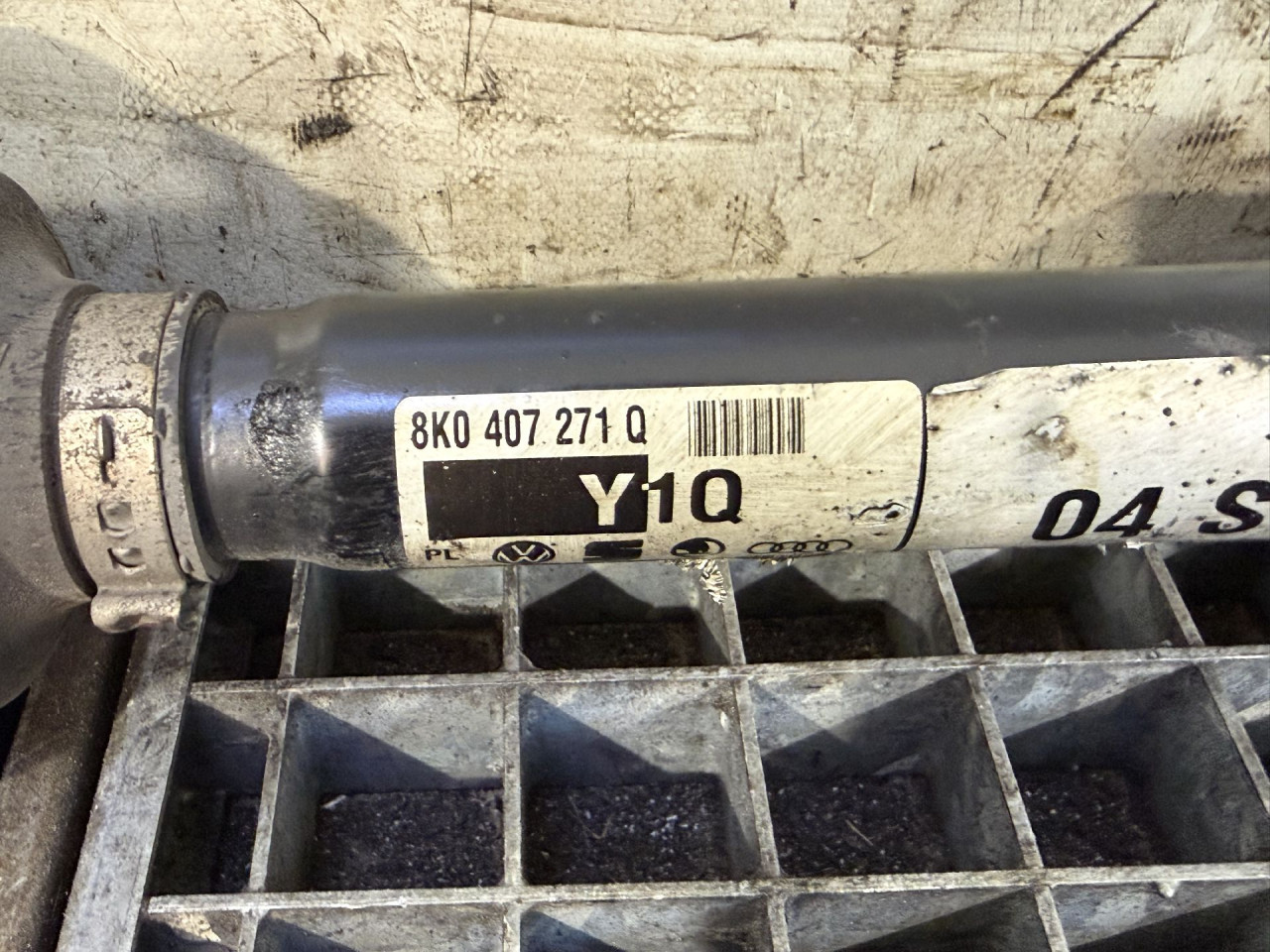 DIJELOVI POLUOSOVINA AUDI A4 (B8) > 07-11 2.0 8K0407271Q
