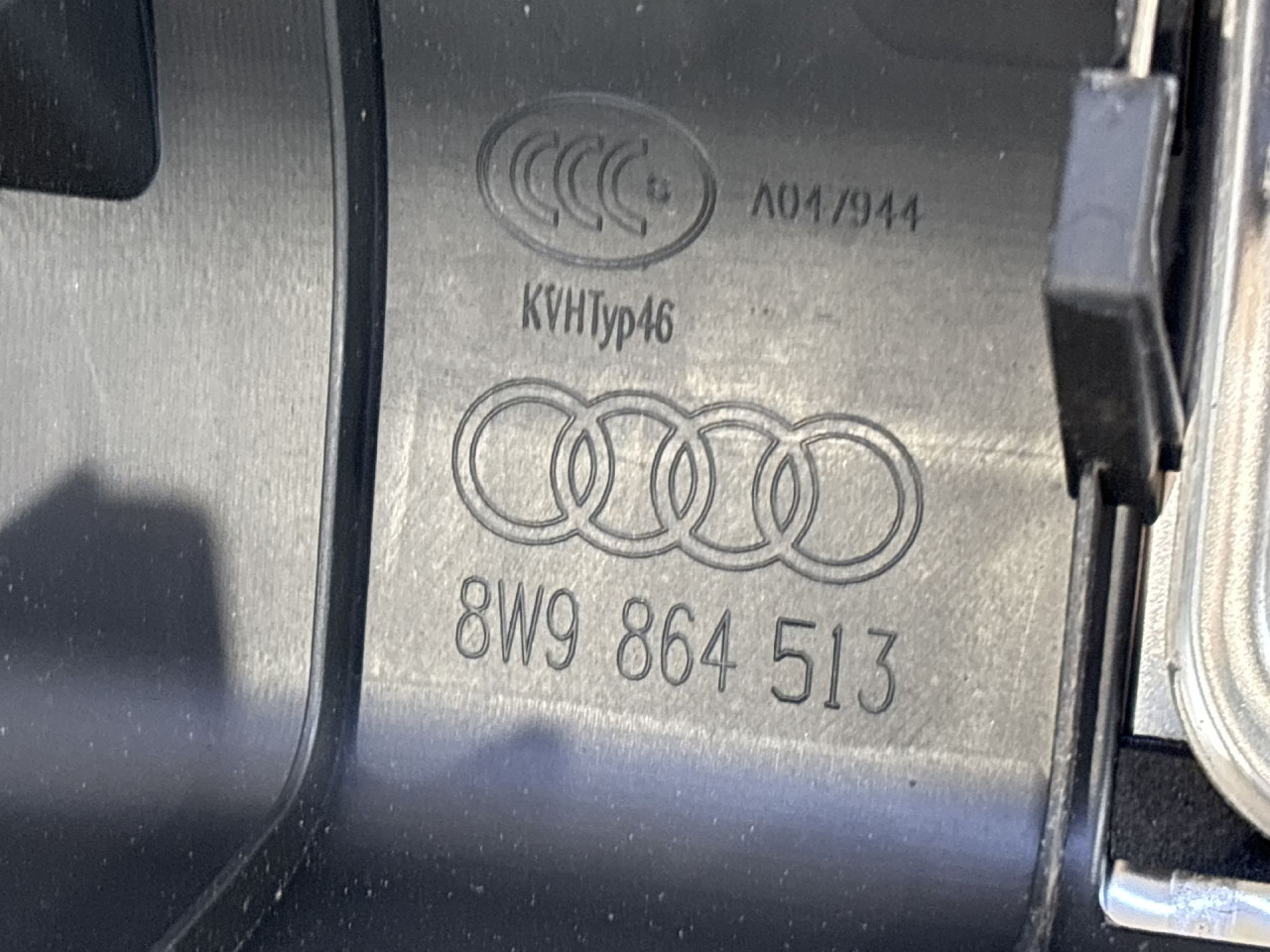 DIJELOVI PLASTIKA AUDI A4 (B9) > 19- 8W9864513