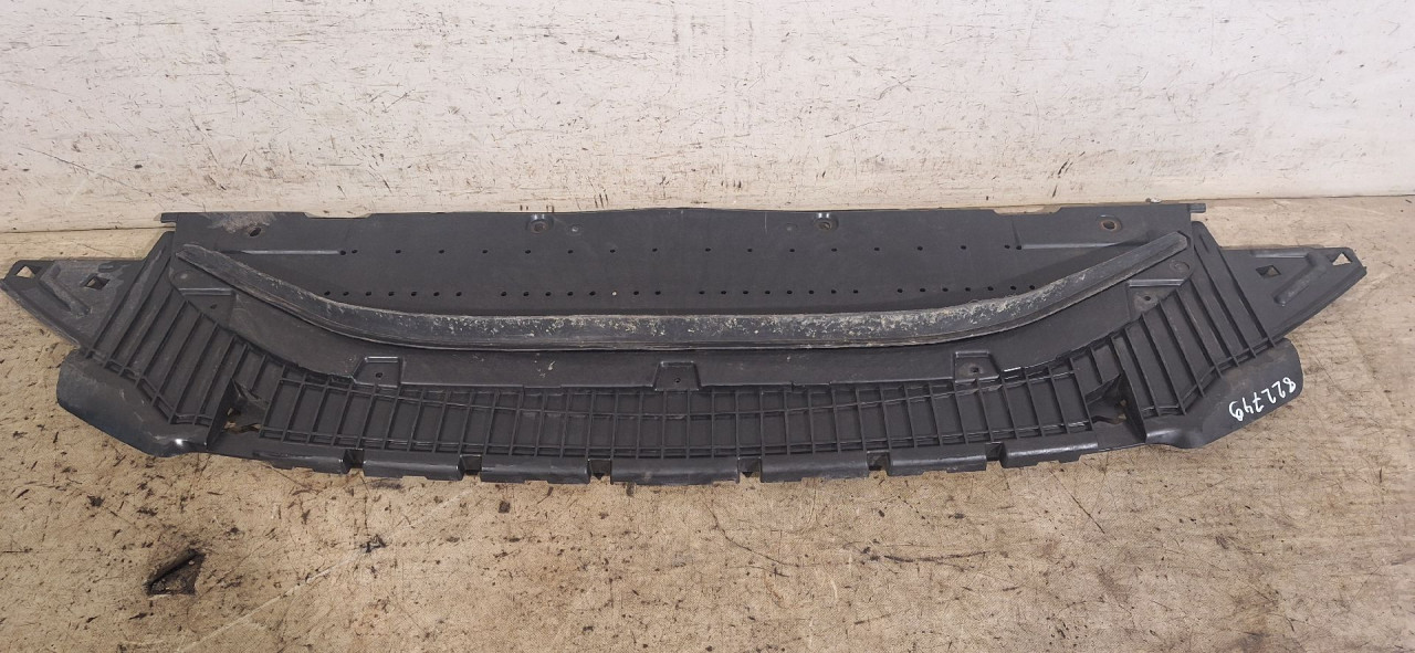 PLASTIKA BRANIKA AUDI A6 4G > 14-18 4G0890432F