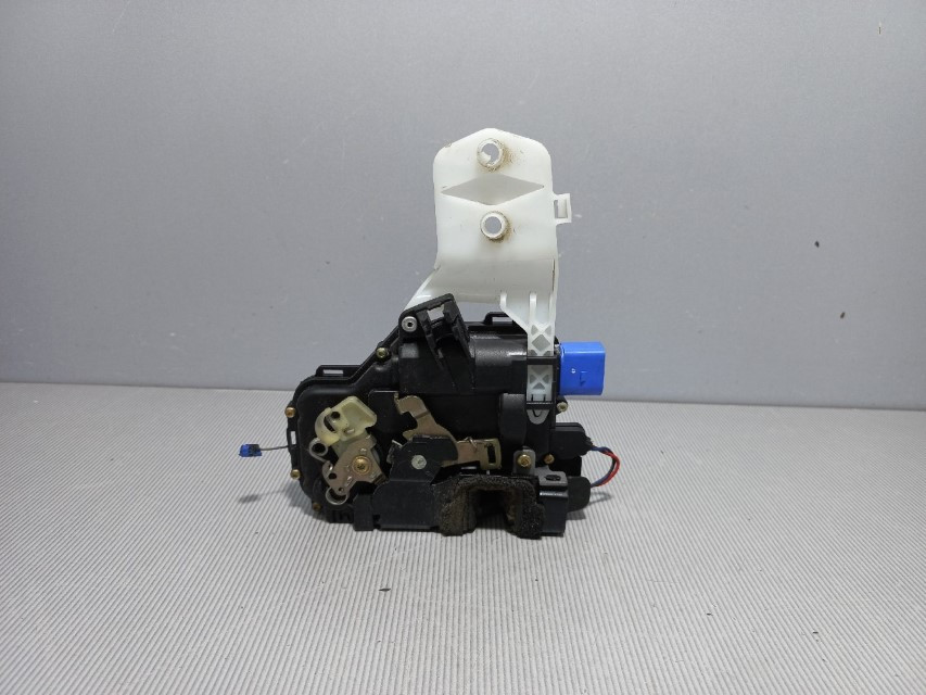 DIJELOVI BRAVA VRATA VW T5 > 03-09 3B1837015AM