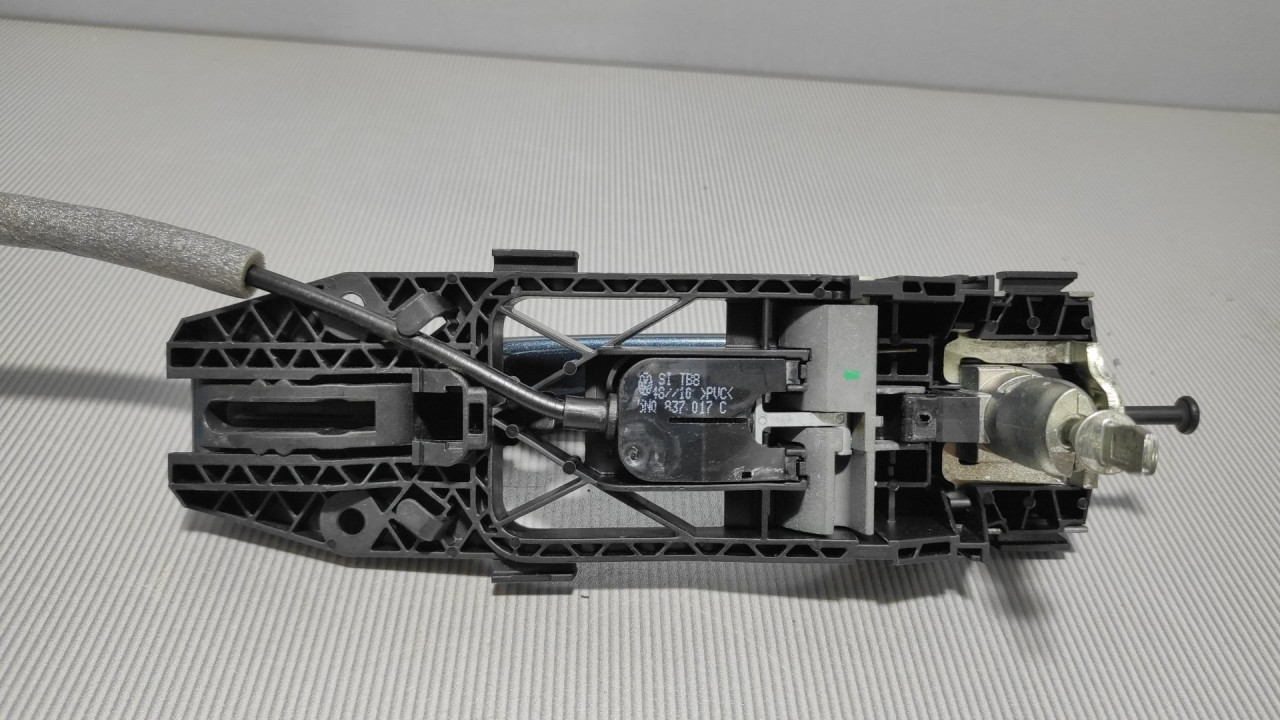 DIJELOVI RUCKA VRATA VW POLO > 05-09 5N0837885H