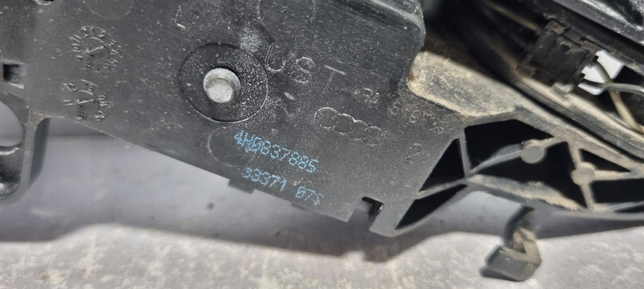 DIJELOVI RUCKA VRATA AUDI A6 4G > 14-18 4H0837885